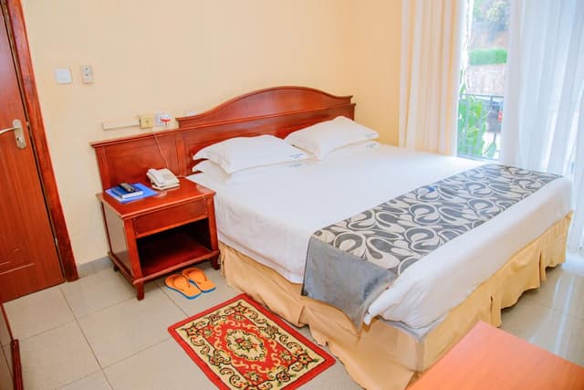 Deluxe Room 4