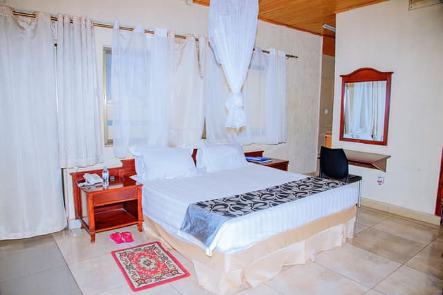 Deluxe Room 7